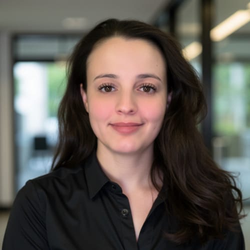 Headshot of Irma De Santiago, MFT