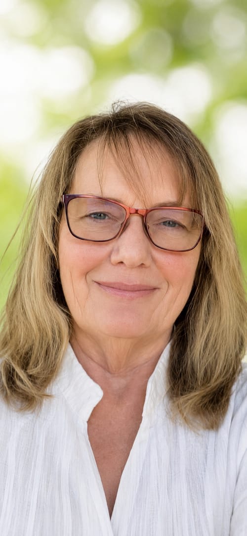 Headshot of Karen Ellis, LCSW