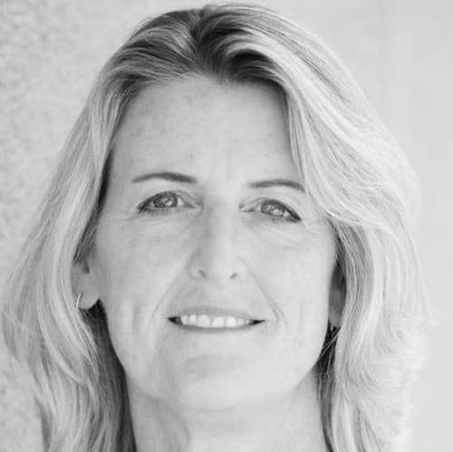 Headshot of Maureen Bakis, LMHC
