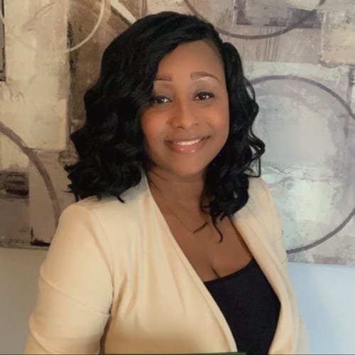 Headshot of Alisha Thom-Hayes, LICENSED_PSYCHOLOGIST