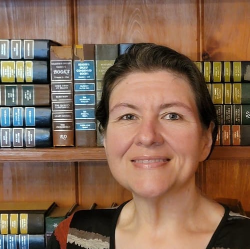 Headshot of Tiffany Arnold, LCSW