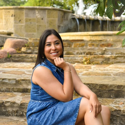 Headshot of Ana Manrique, LPC