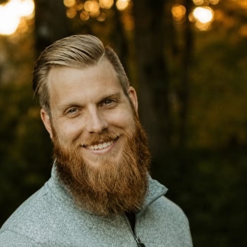 Headshot of Logan Everett, LMFT