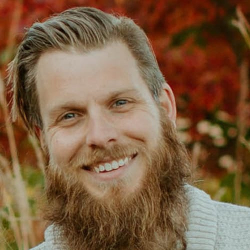 Headshot of Logan Everett, LMFT