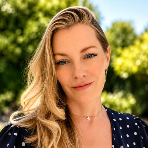 Headshot of Bronwyn Wrobel, LMFT