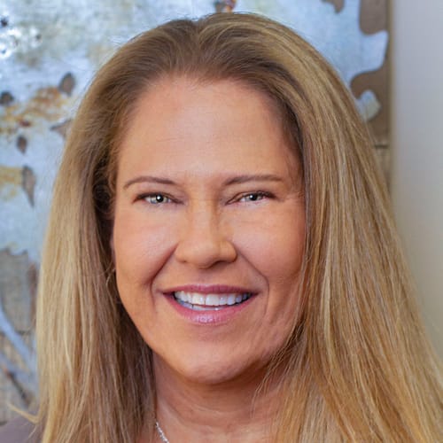 Headshot of Leesa Varela, LMFT