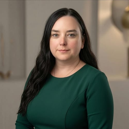 Headshot of Heather Arnold, LCSW