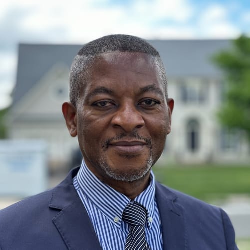 Headshot of Leo Onuoha, APN