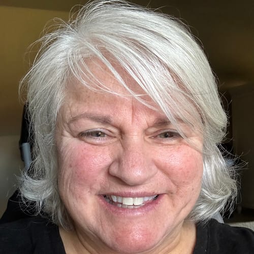 Headshot of Leslie Travia, LCMHC