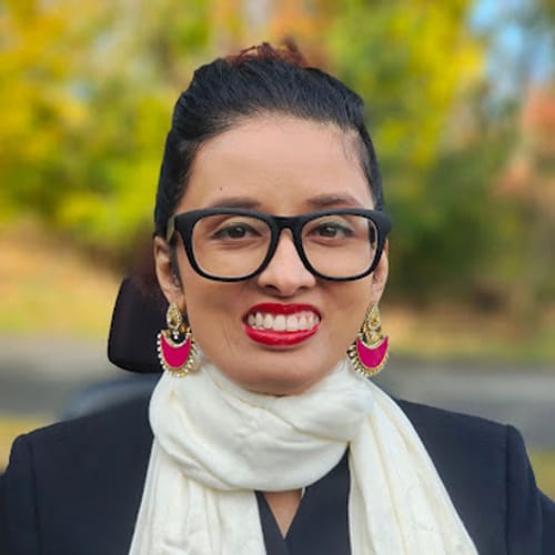 Headshot of Naina Rana, LCSW