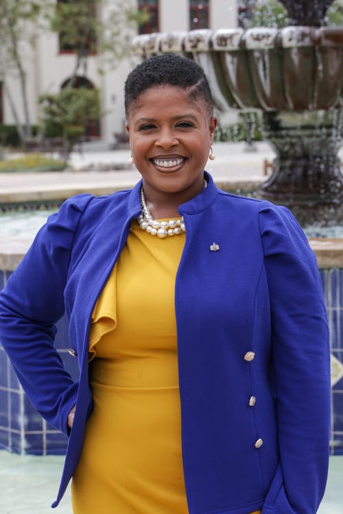 Headshot of Grenisha Holmes, LCSW