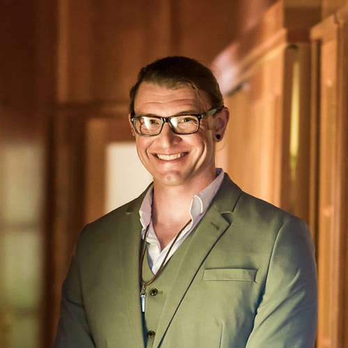 Headshot of Tomi Stewart, LCSW