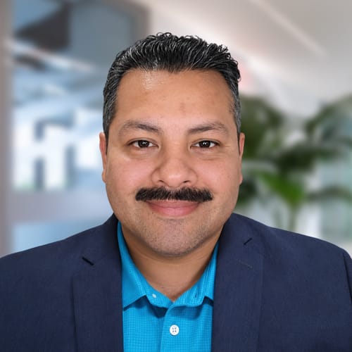 Headshot of Moses Losoya, LMFT