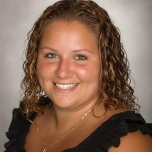 Headshot of Sara Lewis, LCSW