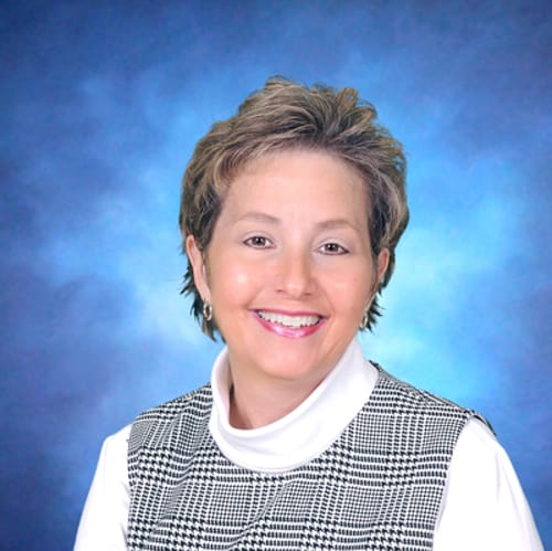 Headshot of Lynn Cassella-Kapusinski, LCPC