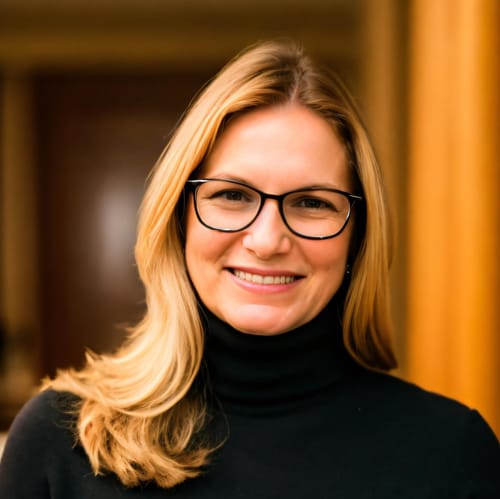 Headshot of Cara Mallon, LCSW