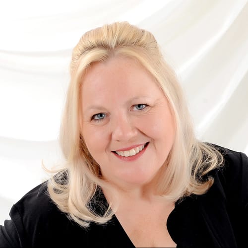 Headshot of LeAnna Fowlds, LCSW