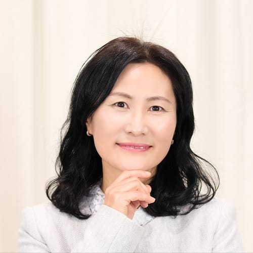 Headshot of Sarah KO, LMFT