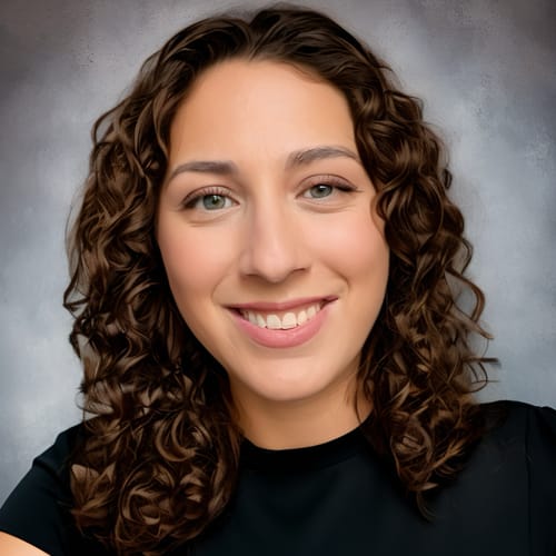 Headshot of Gianna Xagoraris, LCSW