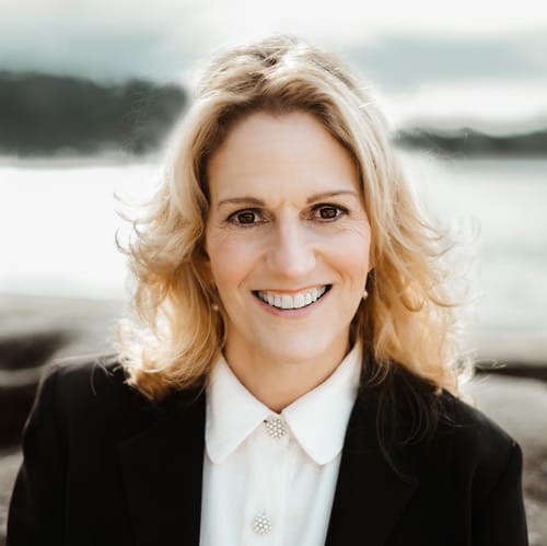 Headshot of Saralinda Subbiondo, LMFT
