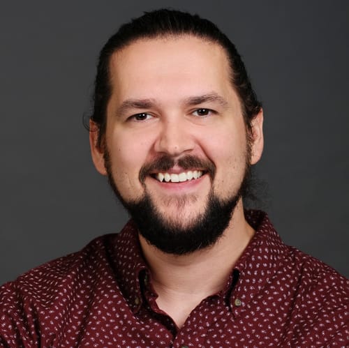 Headshot of Ammon Veil, LCSW