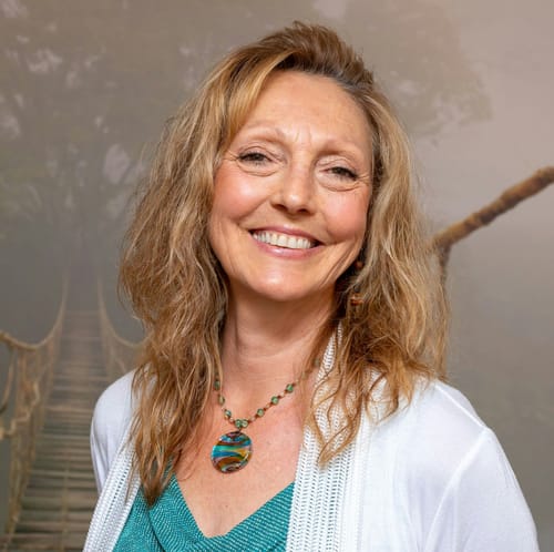 Headshot of Vivian Rowe, LMFT