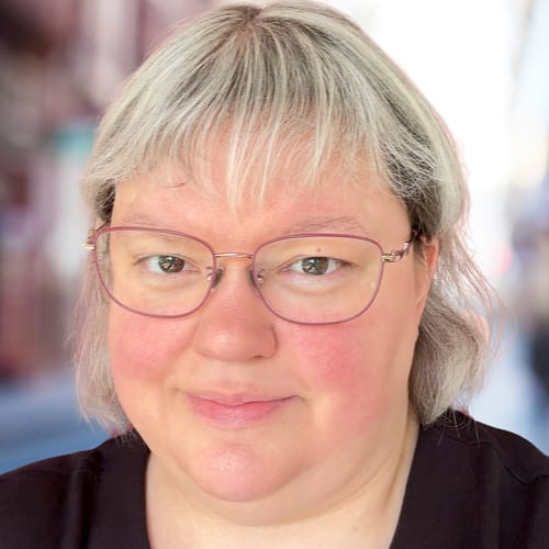 Headshot of Lucinda Moody, LICSW