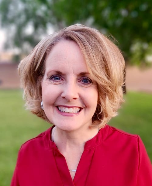 Headshot of Loralynne Thompson, LPC