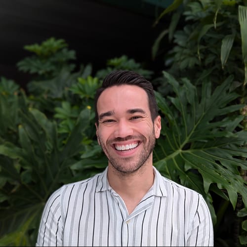 Headshot of Aaron Martin, LMFT