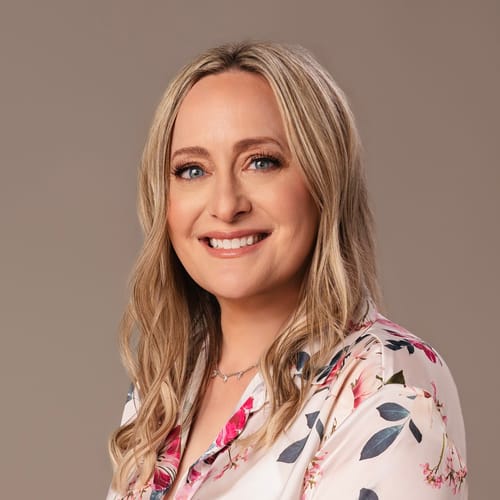 Headshot of Theresa Wood-Klimek, LMFT