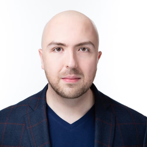 Headshot of Eynar Hernandez, LPC