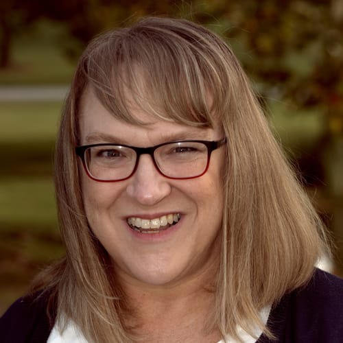 Headshot of Leina Hoyt, LMFT