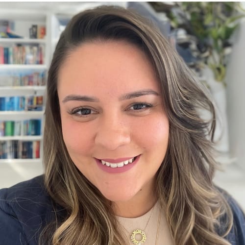 Headshot of Andressa Marques Paiva, LPC