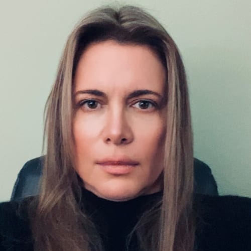 Headshot of Suzanne Greene, LMFT