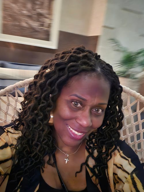 Headshot of Tammara Lewis, LMHC