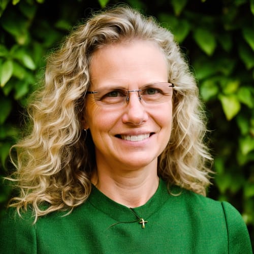 Headshot of Cynthia Carnes, LICSW