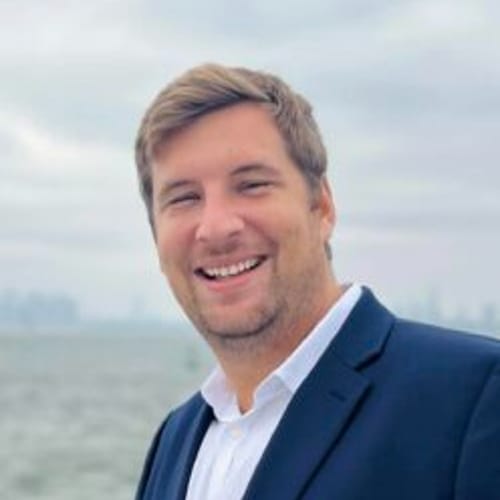 Headshot of Lee Sloan, LCSW