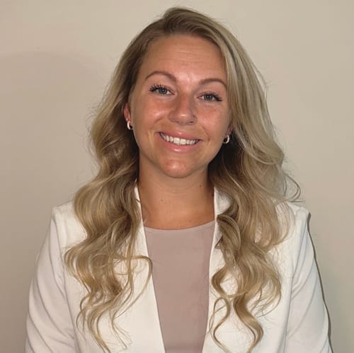 Headshot of Dara Ritchie, LCSW