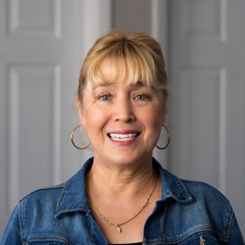Headshot of Kathryne Arnold, LMHC