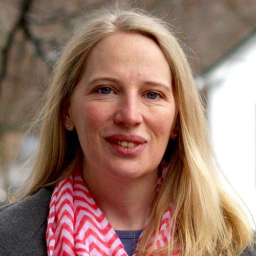 Headshot of Tracy Thompson, LICSW