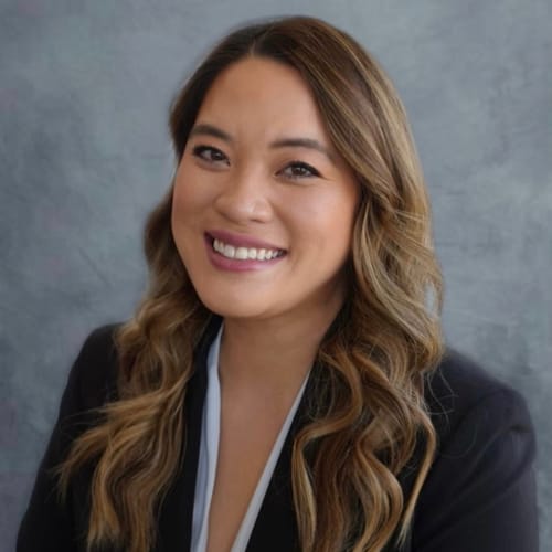 Headshot of VeeVee Nguyen, LPC