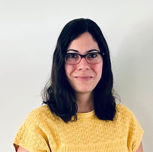 Headshot of Elizabeth Almoguera, LCSW