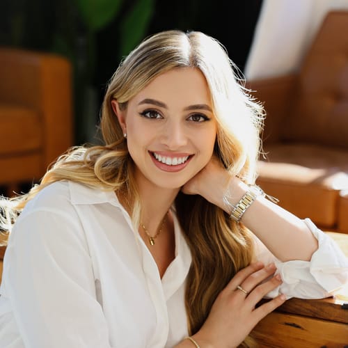 Headshot of Ellie Rosa Caswell, LPC