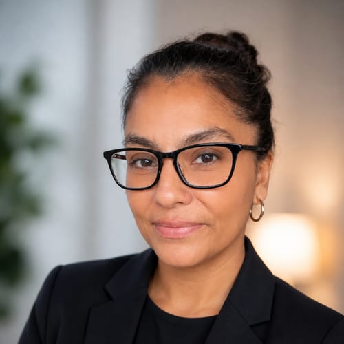 Headshot of Kasandra Cardona, LCSW