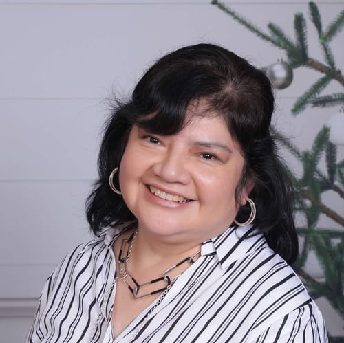 Headshot of Ariela Robles, LCSW