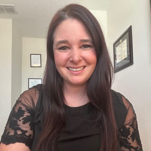 Headshot of Lauren Liston, LMHC