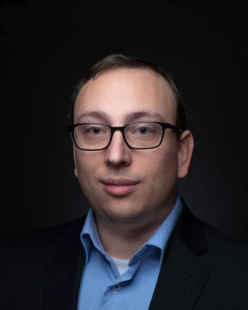 Headshot of Ari Gabin, LCSW
