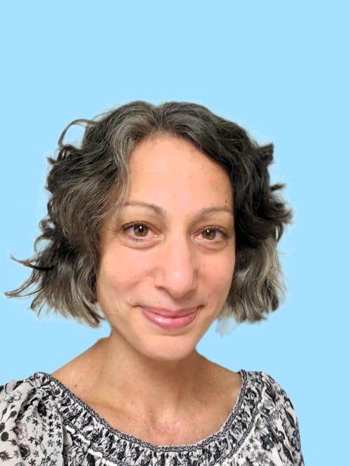 Headshot of Adriana Glazer, LPCC