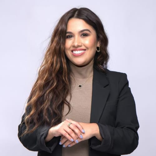 Headshot of Pabla Flores, LCSW