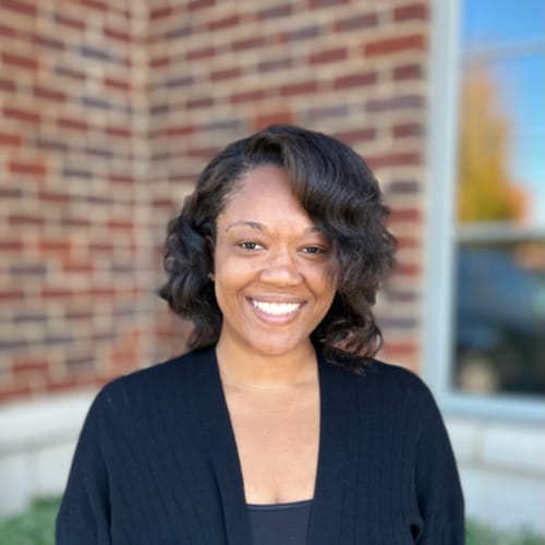 Headshot of Khamaria Wright, LMFT